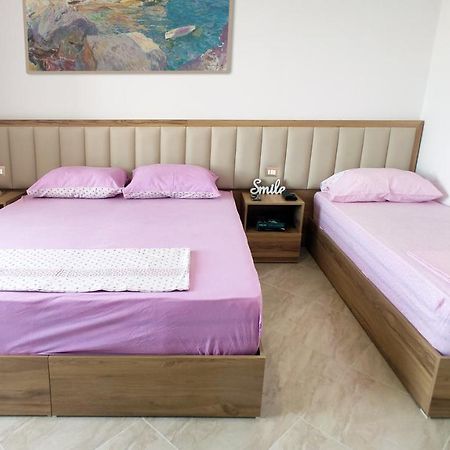 Villa Luelfa Durrës Exteriör bild