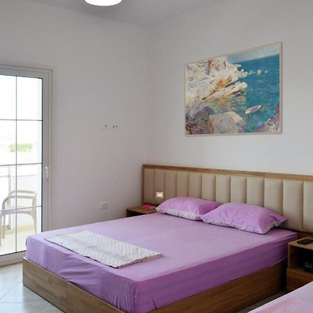 Villa Luelfa Durrës Exteriör bild