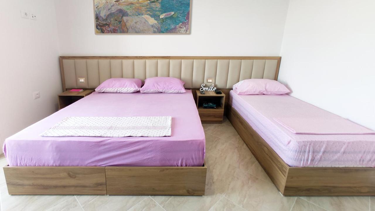 Villa Luelfa Durrës Exteriör bild